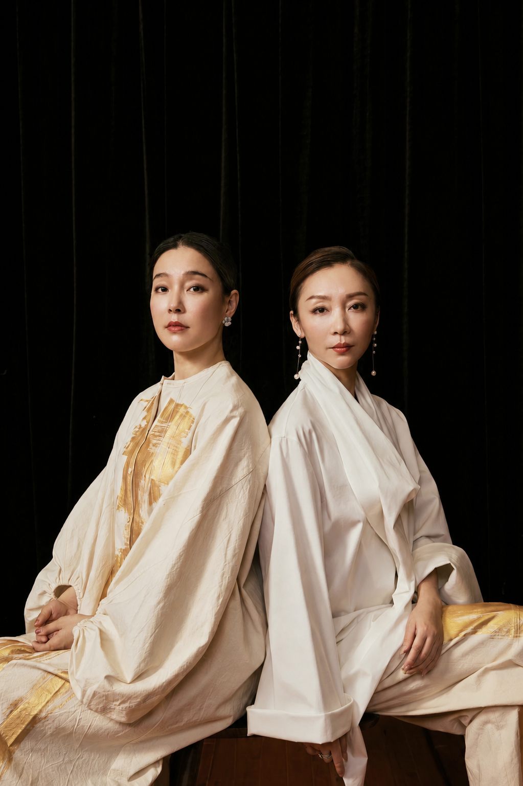 周莉亚与韩真双人肖像
